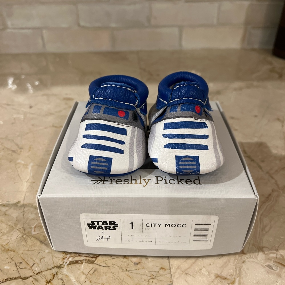 Freshly Picked City Mocc R2-D2 Size 1  Star Wars